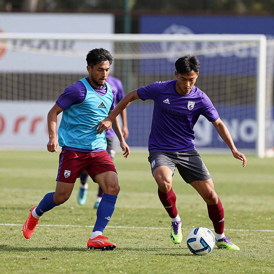 Hàng thủ ba người ở V.League 1: Khi nỗi sợ được khoác áo chiến thuật