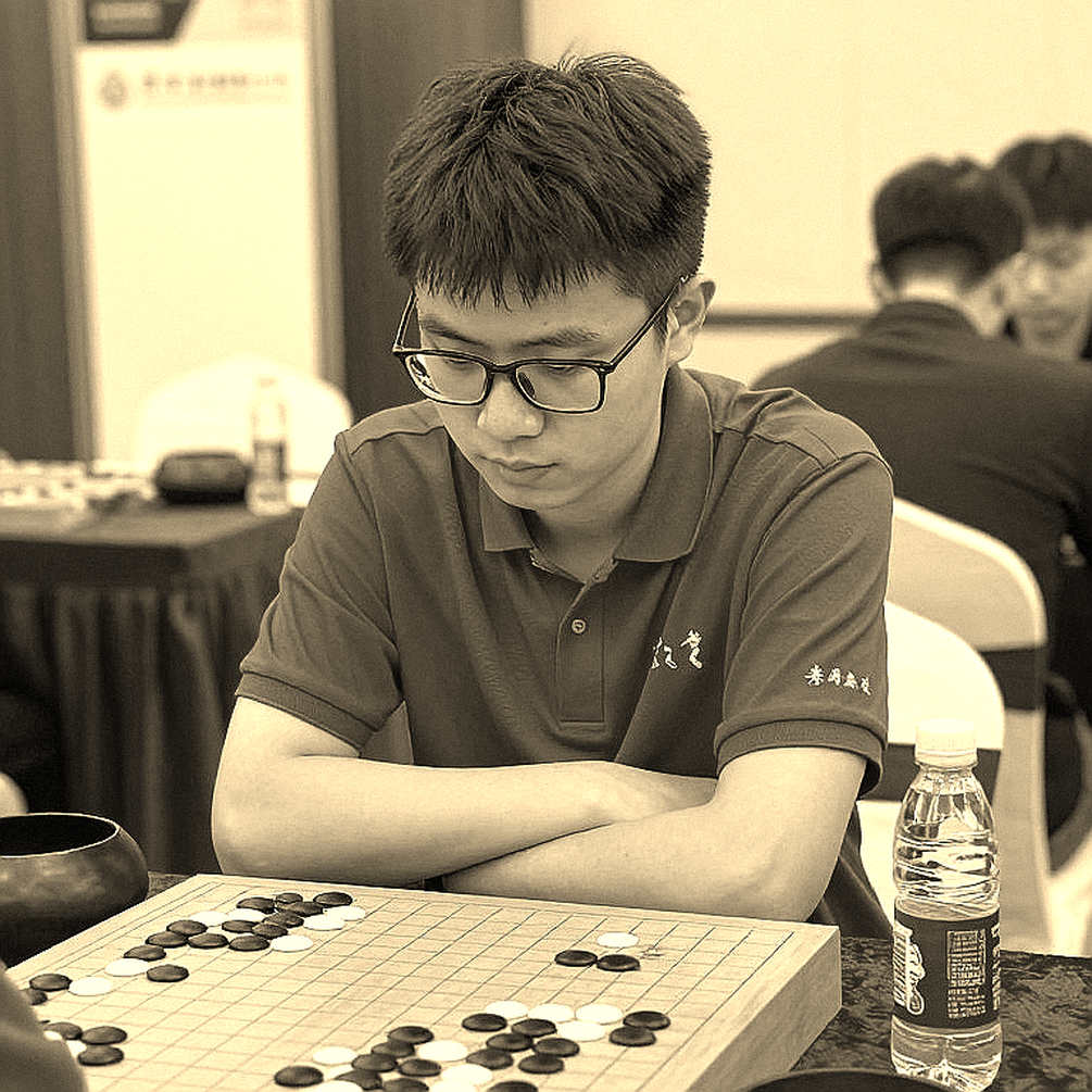 Chín trận 4-0 ở Samarkand và một quảng cáo engine: hai tầng thông tin trong cùng một bản tin cờ vua