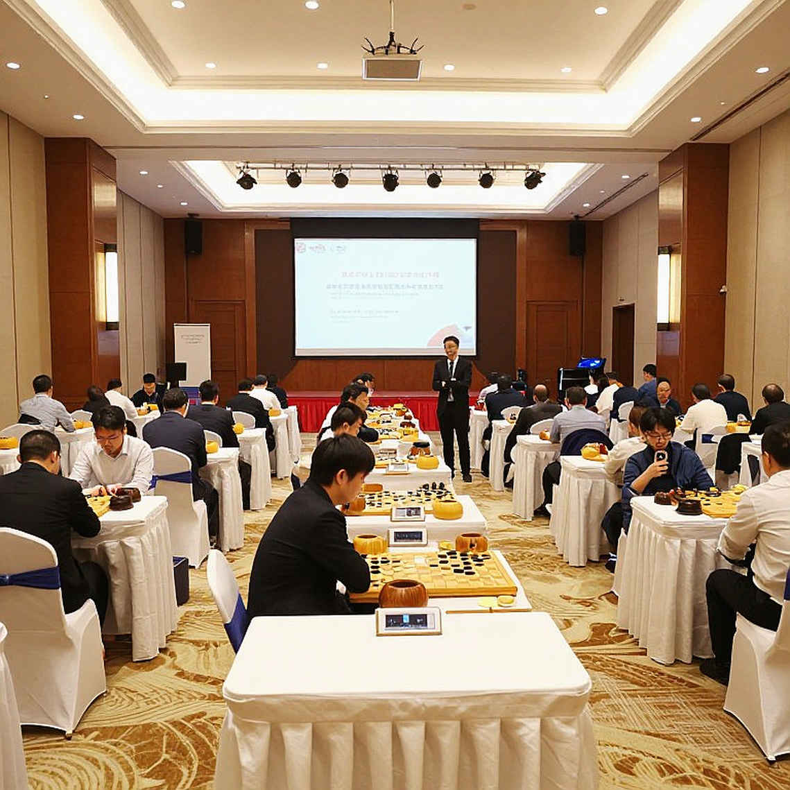 Bàn cờ số bốn và tiếng vọng từ khán đài trống của Olympiad cờ vua