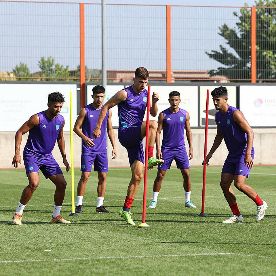 Khi trang giấy trắng: kỳ chuyển nhượng V.League và những tín hiệu bị tiếng ồn chôn vùi Khi trang giấy trắng: kỳ chuyển nhượng V.League và những tín hiệu bị tiếng ồn chôn vùi