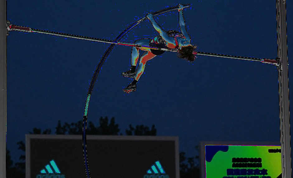 330 km Without a Safety Rope: The 137 Hours of Two Vietnamese Runners on the Roof of Pain 330 km Without a Safety Rope: The 137 Hours of Two Vietnamese Runners on the Roof of Pain