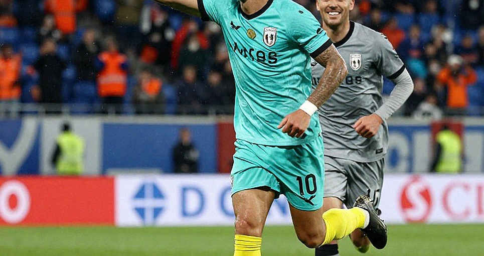Muriç Goes Down in the Box at Second 47, Sağlam Consults VAR and Fenerbahçe Get a Third-Minute Penalty: Anatomy of a Decision Muriç Goes Down in the Box at Second 47, Sağlam Consults VAR and Fenerbahçe Get a Third-Minute Penalty: Anatomy of a Decision