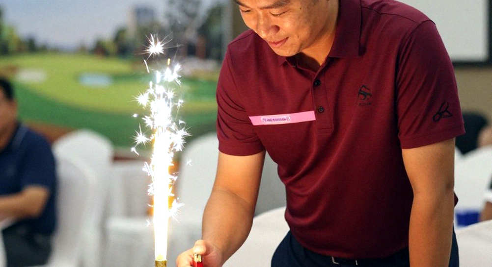 Cậu bé 11 tuổi thắng 4-0 ở Asian Games: Puyo Puyo, lươn nướng và giới hạn của một mẫu bốn trận Cậu bé 11 tuổi thắng 4-0 ở Asian Games: Puyo Puyo, lươn nướng và giới hạn của một mẫu bốn trận