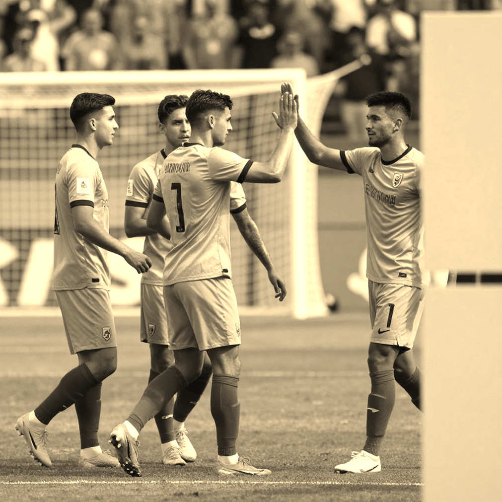 Haaland hay Kane cho Barcelona: một danh sách, hai nền kinh tế, và ba lớp truyền miệng