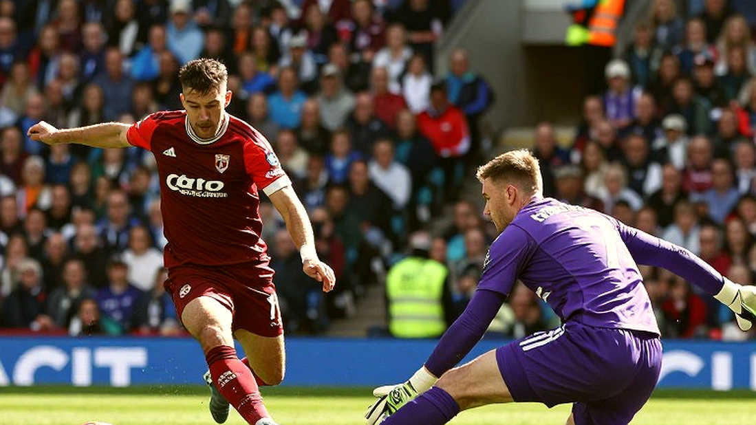 Derby Madrid: Hai tấm thẻ đỏ từ đường hầm, nhưng không phải dành cho cầu thủ? Derby Madrid: Hai tấm thẻ đỏ từ đường hầm, nhưng không phải dành cho cầu thủ?