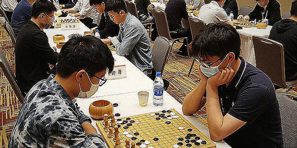 Samarkand vòng 4: đội nữ Hoa Kỳ chạm 15/16 điểm bàn, và bản cập nhật Najdorf của Daniel King