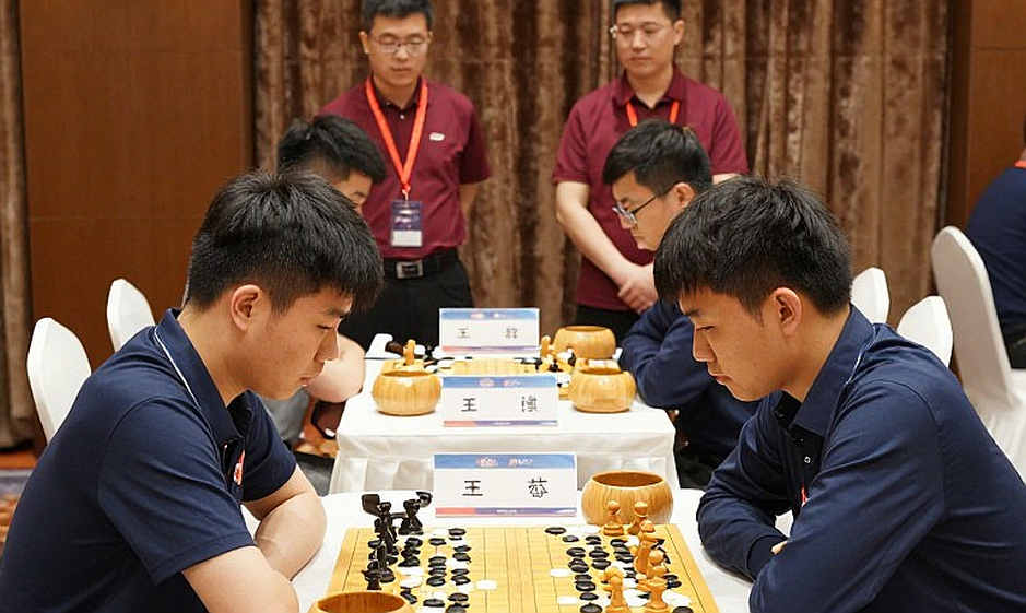 Bản vá 60 phút cho Najdorf: Daniel King cập nhật hệ thống của Đen, còn dữ liệu kiểm chứng thì vẫn thiếu