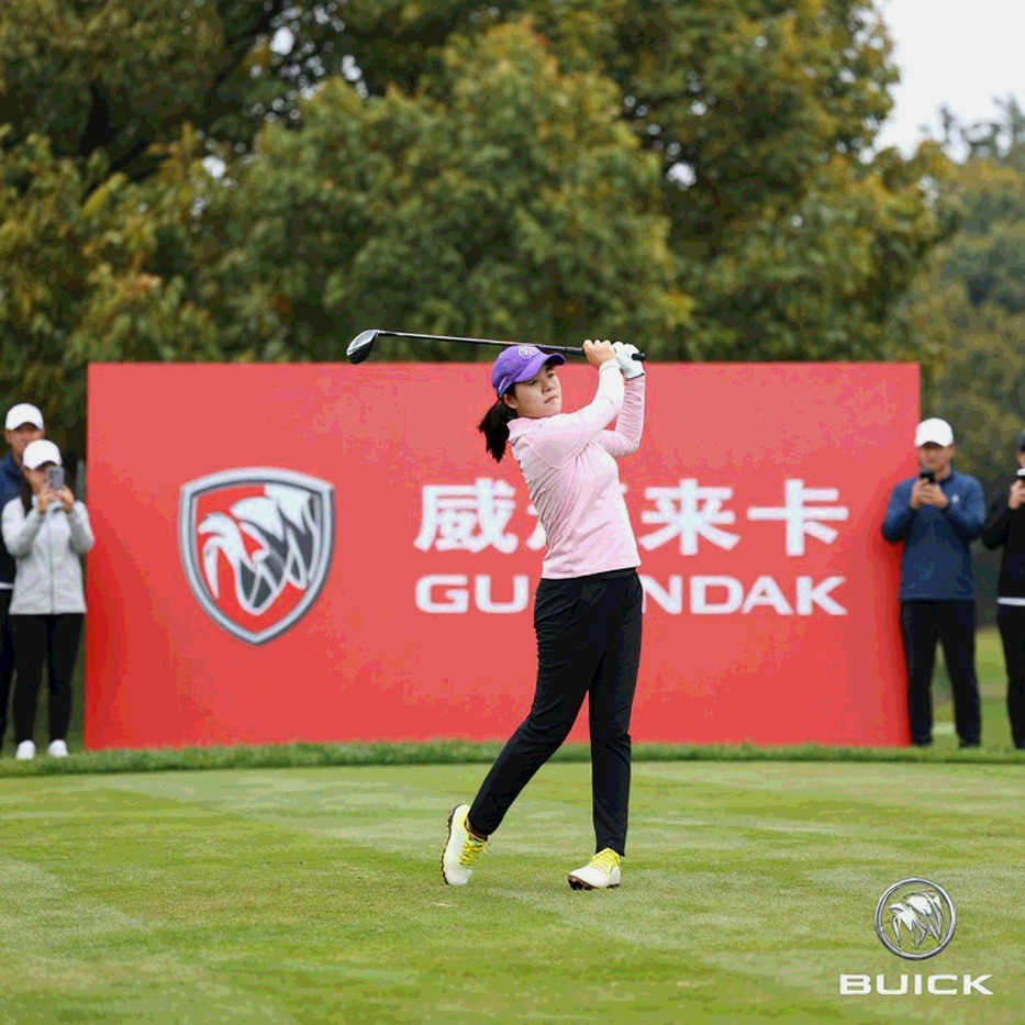Tiếng vọng từ bảng dữ liệu trống: Làng golf chuyên nghiệp và cái bẫy “không có tin”